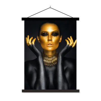 Produktbild von MuchoWow® Textilposter Frau - Porträt - Gold - Luxus - Schwarz 90x120 cm mit schwarzem Rahmen - Dekoration