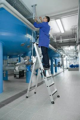 Produktbild von Günzburger Steigtechnik Stufen-Stehleiter einseitig begehbar mit clip-step relax 6 Stufen - 042106