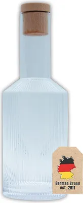 Zdjęcie produktu dla Szklana karafka Intirilife ze złotym brzegiem i korkiem - pojemność 1,7 litra - Kryształowa karafka na wodę, mrożoną herbatę, wino, sok