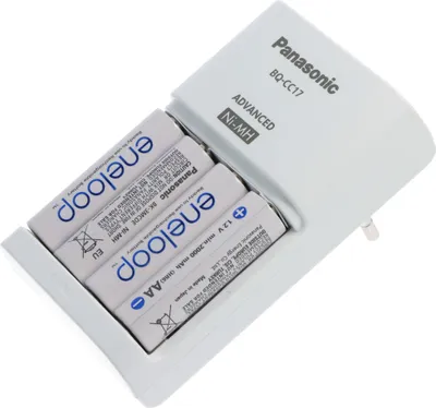 Produktbild von Panasonic eneloop Smart Charger BQ-CC17 inkl. 4x AA Akkus, Steckerlader, lädt NiMH AA und AAA Akkus auf