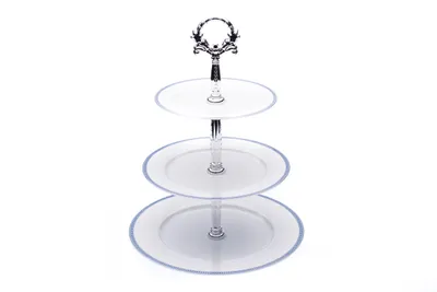 Zdjęcie produktu dla Thun 1794 Opal, etażerka, biała koronka, niebieska obwódka, srebrny klucz, porcelana Thun