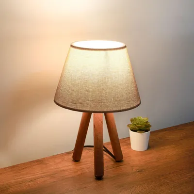 Produktbild von Opviq, Hochwertige Tischlampe aus 100% Holz, Beige, 30 cm hoch | Stoffschirm (22 x 14 cm) | 150 cm Kabel | E27 Fassung, max. 40 W | Skandinavisches Design für modernes Wohnen.