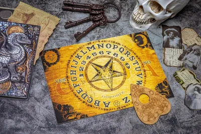 Produktbild von Ouija Brettspiel - Klassisches Design mit Planchette - Inklusive Anleitungen