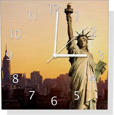 Produktbild von Wallario Design Wanduhr Freiheitsstatue New York aus Aluverbund, Größe 30 x 30 cm