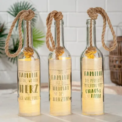 Produktbild von Tolle LED-Flaschendeko mit integrierter Lichterkette, top angesagt, im heimeligen Stil. LED Flasche mit Spruch, Modell:  FAMILIE IST DA, WO DEIN HERZ SICH WOHL FÜHLT, Hoher Neidfaktor.