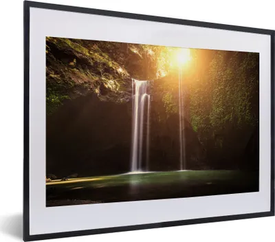 Produktbild von MuchoWow® MuchoWow® Gerahmtes Poster Wasserfall - Tropisch - Sonne 40x30 cm - Poster mit zchwarzem Bilderrahmen - Bilderrahmen - Poster im Rahmen