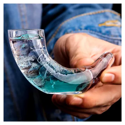 Produktbild von Trinkbecher und Cocktailglas 2 Stück im Horndesign für Partys und Barabende