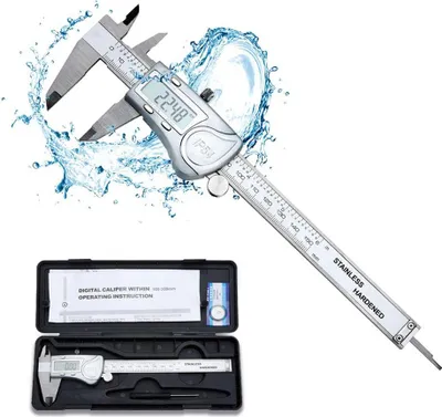 Produktbild von Intirilife Digitaler Messschieber in SILBER – 150mm / 6 Zoll IPX54 Wasserdichte Edelstahl Schieblehre Hochpräzises Profi-Messgerät mit LCD-Display für Abstände, Tiefenmaß und Durchmesser