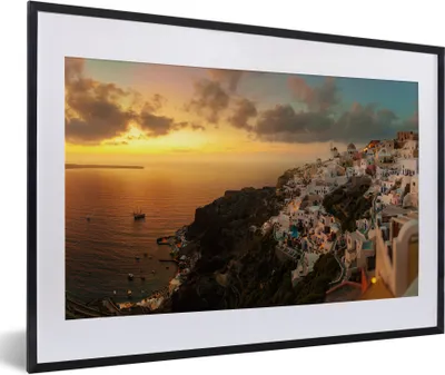 Produktbild von MuchoWow® Gerahmtes Poster Das Fischerdorf von Santorini Griechenland bei Sonnenuntergang 60x40 cm - Poster mit Schwarzem Bilderrahmen Wandposter Rahmen Foto Bilder - Schlafzimmer - Plakat in Rahmen - Drucken