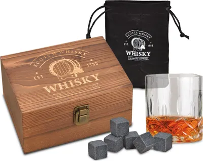 Produktbild von 1.05 Whisky Steine 6er Set aus Basalt mit einem Glas und Samtbeutel in Holzbox