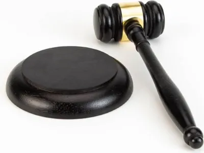 Productafbeelding van INF Zwarte Massief Houten Veilinghamer met Geluidsblokbasis
