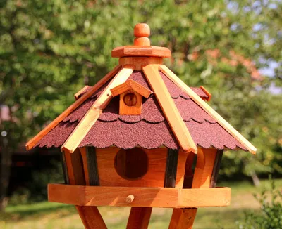 Produktbild von Vogelhaus rot Typ 23 aus Holz 47x33 cm NEU
