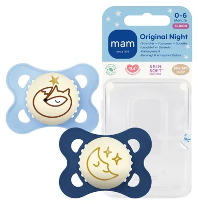 Produktbild von MAM Original Night Schnuller | 0-6 Monate | leuchtende Schnuller für Neugeborene | 94% Akzeptanz | stillfreundlich | Babyschnuller von Hebammen empfohlen | SkinSoft Silikon | Fuchs/Mond | 2 Stück