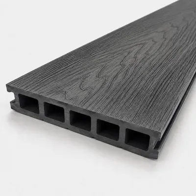 Produktbild von WPC Terrassendiele Handmuster Anthrazit | 25 × 145 mm, Holzoptik, 5-Kammer | Materialprobe Terrasse | WoodoMykonos