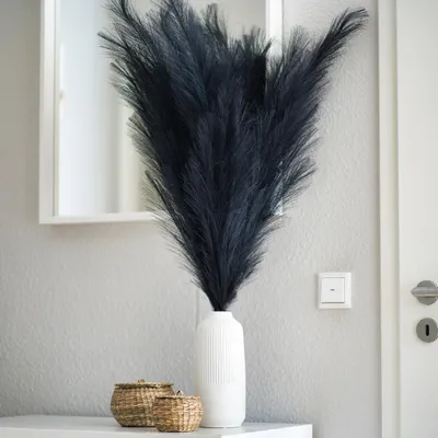 Produktbild von LAYBA Künstliches Pampasgras 3er-Set Schwarz 100 cm, 18 Federn, Kunstpflanze Ziergras für Bodenvase, Boho Deko, Wohnzimmer und Event