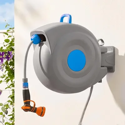 Imagen del producto de Carrete para manguera de jardín de 30 metros, para montaje en pared, con pistola de pulverización de 9 boquillas, resistente a los rayos UV y a las heladas, giratorio 180°, incluye accesorios