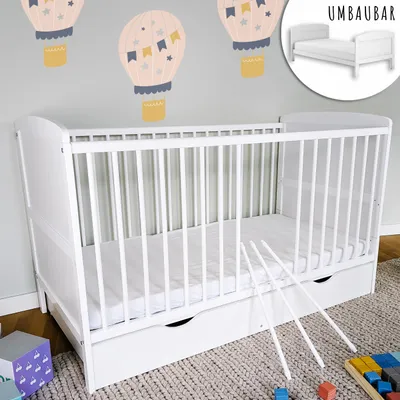 Produktbild von Babybett Kinderbett 70x140 mit Schublade und Matratze Umbaubares Gitterbett höhenverstellbar & herausnehmbare Sprossen | weiss Vollholz Kiefer  Europe
