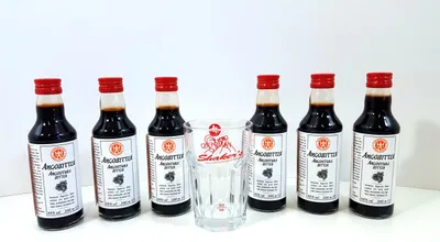 Produktbild von ANGOSTURA Set - 6X ANGOSTURA BITTER je 200ml (48% Vol) + Carpi. Glas geeicht 4cl