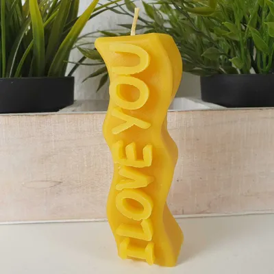 Produktbild von Bienenwachskerze mit I Love you Schriftzug 11 cm