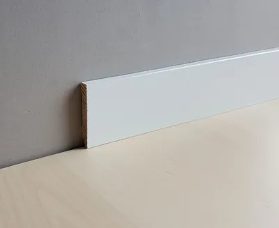 Produktbild von Sockelleiste weiß Kiefer 10 x 60 Lackiert RAL 9016 Fußleiste