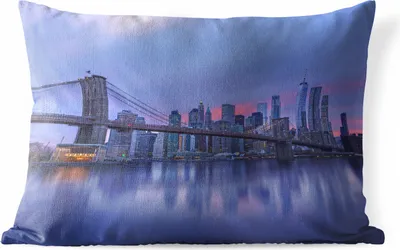 Produktbild von MuchoWow® Outdoor Kissen - New York hinter der Brooklyn Bridge - 50x30 cm - Wetterfest - Lounge Kissen - Sofa kissen - Wohnzimmer Dekoration