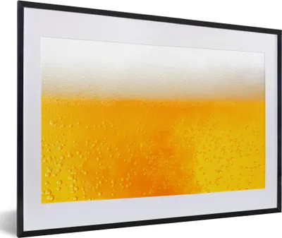 Produktbild von MuchoWow® MuchoWow® Gerahmtes Poster Nahaufnahme eines goldenen Bieres 60x40 cm - Poster mit zchwarzem Bilderrahmen - Schlafzimmer - Plakat in Rahmen - Drucken
