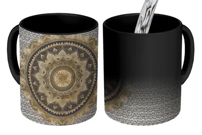 Obrázok produktu pre KitchenYeah® Magický hrnček Magický hrnček Magická mandala - Kvetina - Zlatá - Luxusná - Bohémska 350 ml Hrnček s meniacou sa farbou Nápad na darček - Magický hrnček - Foto hrnček - Keramické hrnčeky - Obrázky - Hrnček na kávu - Šálka