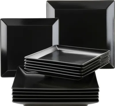 A stack of black square plates.
