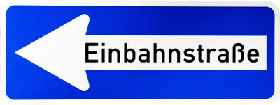 Produktbild von ORIGINAL Verkehrsschild Nr. 220 - 10 " Einbahnstraße linksweisend " 300 x 800 mm nach StVO und RAL-Gütebedingungen Verkehrszeichen Schild Straßenschild Zusatzschild Straßenzeichen links Einbahnstraße