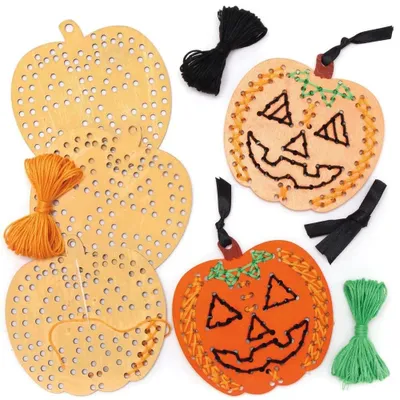Produktbild von Stickset Halloween Kürbis Stickpackung Stickbild - 5 Stück - 9 cm - Für Kinder ab 5 Jahren - Zum Aufhängen