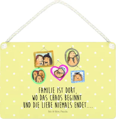 Produktbild von Mr. & Mrs. Panda Schild Igel Familie DIN A4 - Gelb Pastell - Geschenk, holzbild, Bilder, Mama, Muttertag, Papa, Türschild, Liebe, kleine aufmerksamkeit, Wandbild Holz