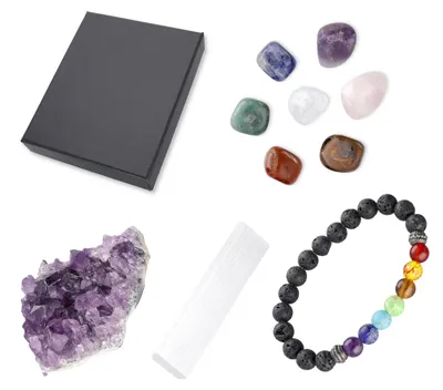Produktbild von 7 Chakra Steine Set Natursteine mit Armband Amethyst Selenit Geschenkidee Meditation