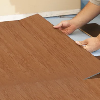Immagine prodotto di Laminato vinilico Eikuavons, 2,51 m², autoadesivo, marrone legno, 18 pezzi, pavimento con effetto listoni in legno, al tatto realistico