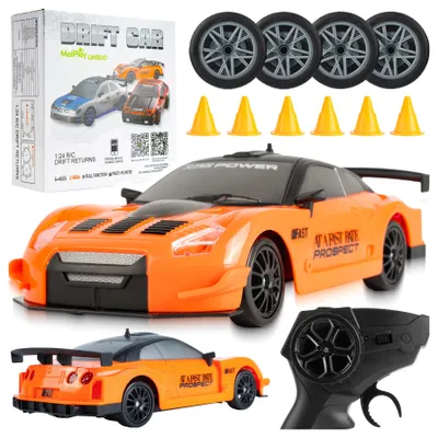 Produktbild von Malplay RC Drift Auto 4x4 1:24 mit 2,4 GHz Fernsteuerung, LED, USB-Akku, Drift-Funktion, 2 Radsätze, 6 Pylonen ab 6 Jahren
