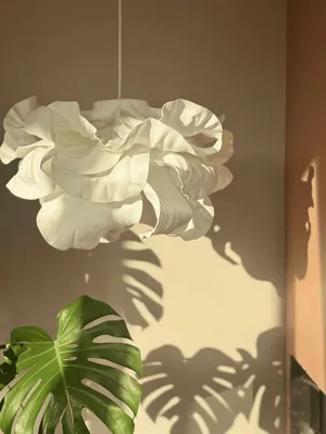 Produktbild von Opviq, Moderne weiße Pendelleuchte, Kunststoffkörper, Ø48 cm, höhenverstellbar (105-110 cm), E27 Fassung, max. 40 W, IP20, elegantes Design für jeden Raum.