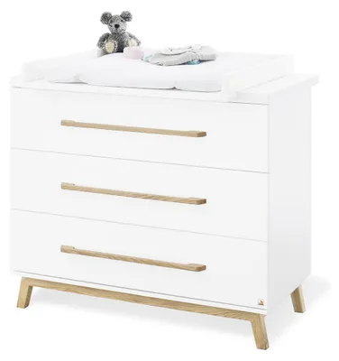 Produktbild von Pinolino Wickelkommode 'Riva' breit Edelmatt: MDF Uni, weiß lackiert und massiv, Esche klar lackiert