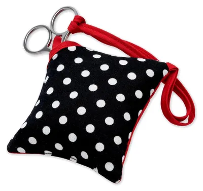 Produktbild von Nadelkissen mit Schere in Polkadots schwarz/weiß