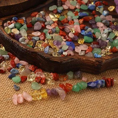 Produktbild von Famanu Edelsteinperlen Set 430 Stück – Unregelmäßige Chipsteine mit Loch – Für Schmuck und Basteln
