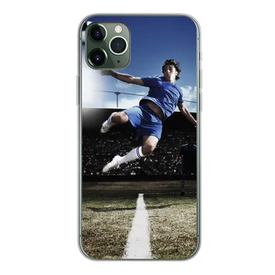 Produktbild von MuchoWow® Handyhülle Schutzhülle Hülle für iPhone 11 Pro Max Fußballspieler macht einen Volley Silikon Softcase Handy Hülle - Schutz