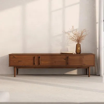 Produktbild von Lowboard TECCA 180 cm, Kastenie Finish – niedriges Sideboard mit Stauraum, TV Schrank mit 3 Türen aus Massivholz, Mid Century Wohnzimmermöbel