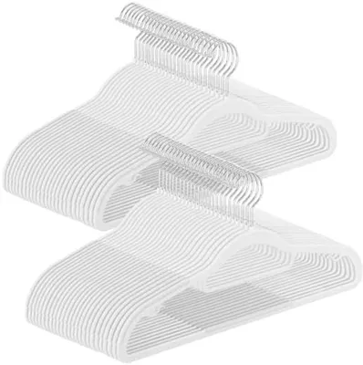 Produktbild von PolkaHome® 50 Kunststoff-Kleiderbügel, rutschfest, platzsparend, 0,5 cm dick, 42 cm breit, 360° drehbarer Haken, metallic grau und weiß