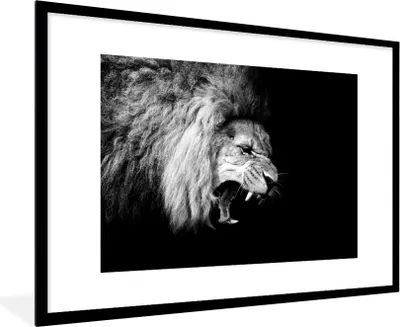 Produktbild von MuchoWow® Gerahmtes Poster Löwe - Porträt - Schwarz - Weiß - Tiere 90x60 cm - Poster mit Schwarzem Bilderrahmen Wandposter Rahmen Foto Bilder - Wanddekoration - Fotos