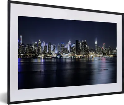 Produktbild von MuchoWow® Gerahmtes Poster New York - Licht - Skyline 60x40 cm - Poster mit Schwarzem Bilderrahmen Wandposter Rahmen Foto Bilder - Schlafzimmer - Plakat in Rahmen - Drucken