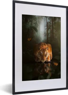 Produktbild von MuchoWow® MuchoWow® Gerahmtes Poster Tiger - Dschungel - Wasser - Schmetterling 40x60 cm - Poster mit zchwarzem Bilderrahmen - Poster in Rahmen