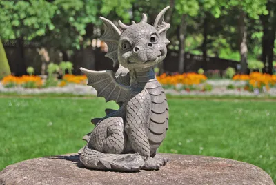 Produktbild von Süsser Gartendrache sitzend Drache Figur Gartenfigur TOP Gartendekoration