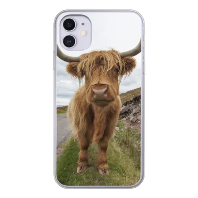 Produktbild von MuchoWow® Handyhülle Schutzhülle Hülle für iPhone 11 Schottischer Highlander - Hörner - Berg Silikon Softcase Handy Hülle - Handytasche