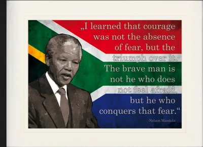 Obrázek produktu pro Nelson Mandela Zarámovaný obraz s elegantní paspartou | Wall Art | V rámu - Odvaha, překonej strach (60 x 80 cm)