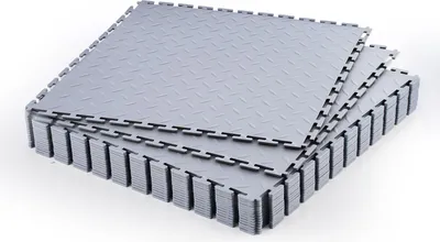 Obrázok produktu pre PVC podlaha do garáže – dlaždice na zakliknutie – plocha ≈4,2 m² (balenie po 16 ks) – 51,3 x 51,3 x 0,5 cm – protiskluzový diamantový profil – klikanie – pre garáž, dielňu, sklad – svetlošedá