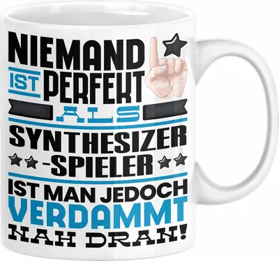 Produktbild von Synthesizer-Spieler Geschenk Tasse Lustige Geschenkidee für Synthesizer-Spieler Geburtstag Kaffee-Becher Niemand Ist Perfekt Aber Als Synthesizer-Spieler Ist Man Nah Dran (Weiß)