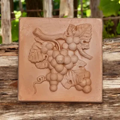 Produktbild von Handarbeit aus Italien: Wandrelief Weintrauben 18x18cm